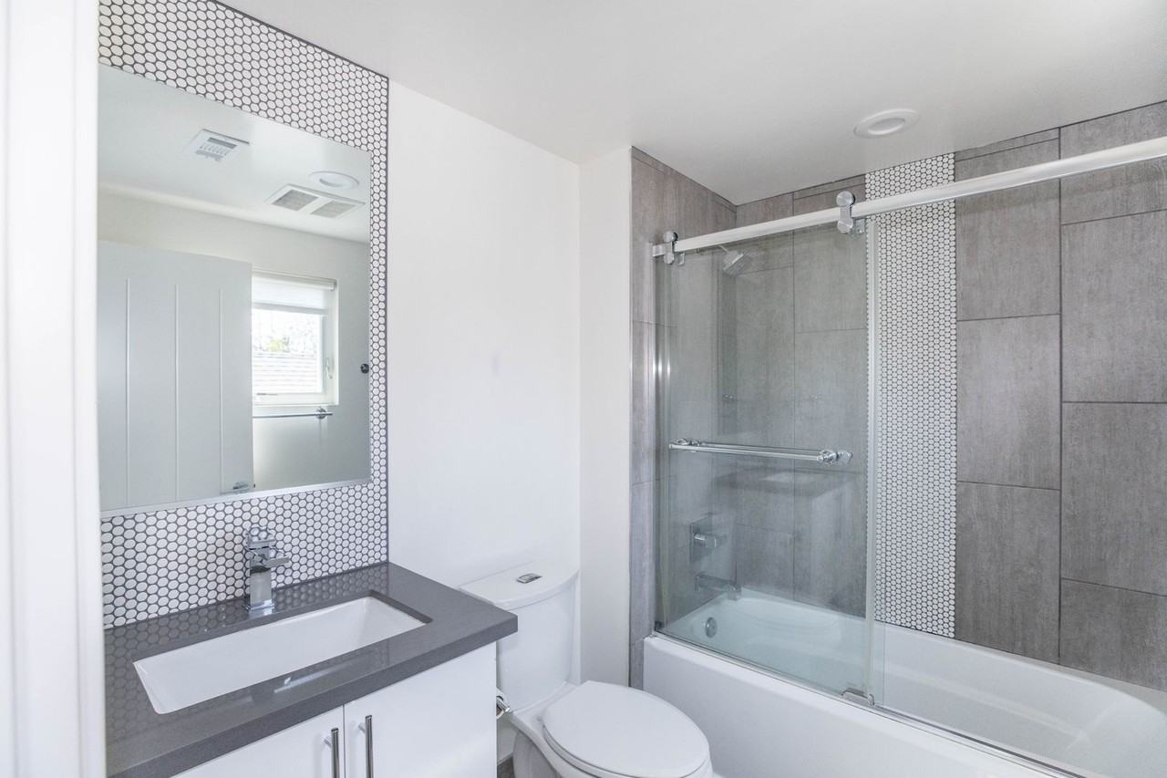 1821 N Van Ness Ave - Photo 7 of 16