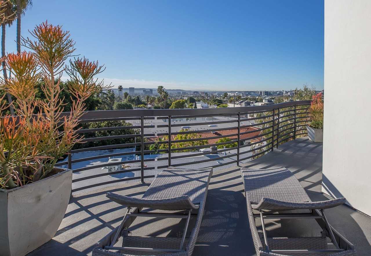 1283 Havenhurst Dr #204 - Photo 4 of 19