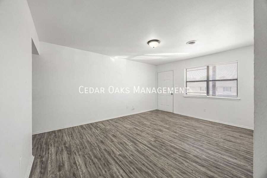 1931 W Deane St #H - Photo 4 of 50