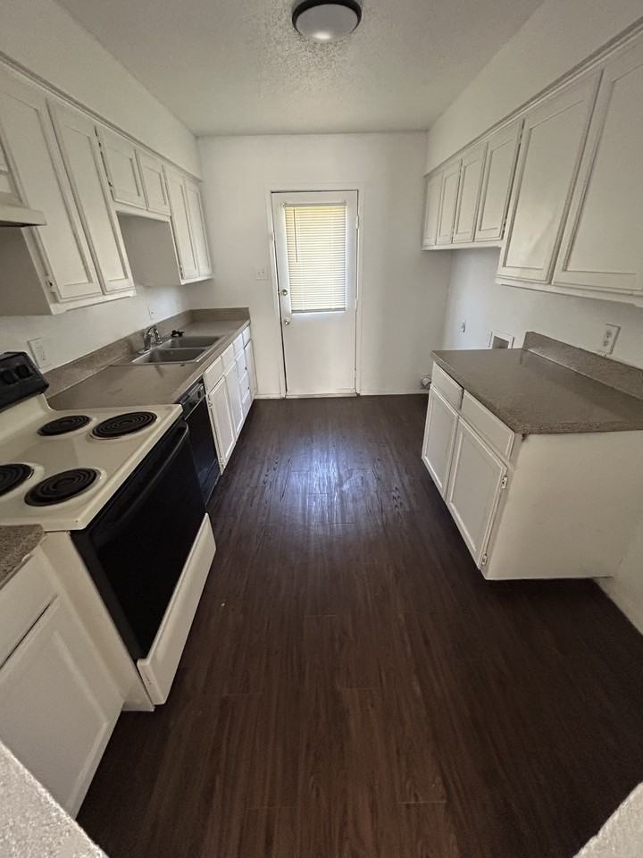 111 Pine Meadow Dr #B - Photo 2 of 8