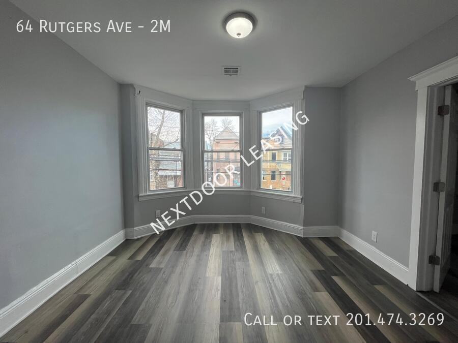 64 Rutgers Ave #2M - Photo 7 of 11