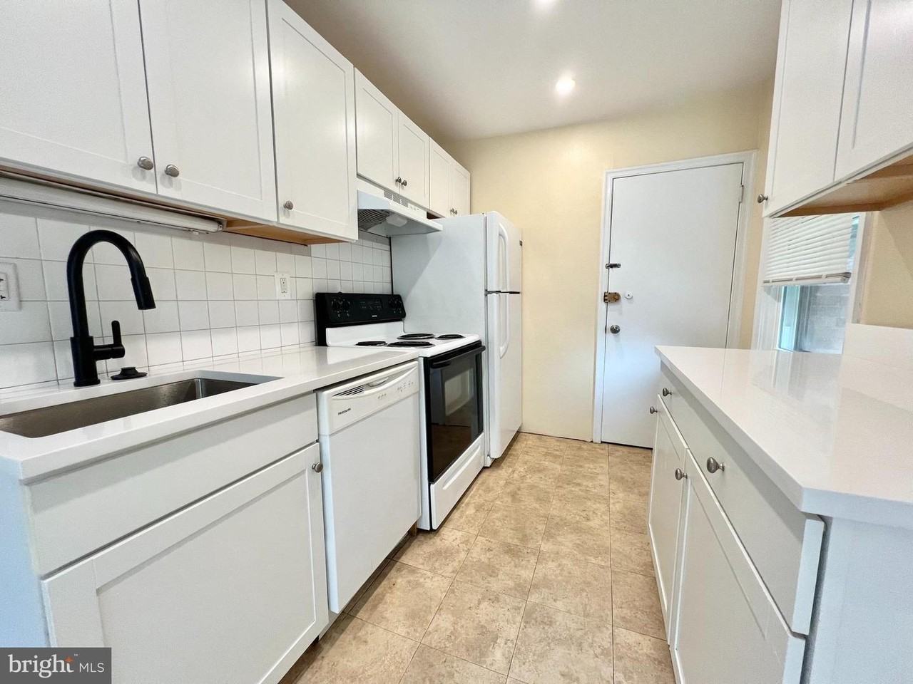 35 Elberon Ave #A - Photo 4 of 13