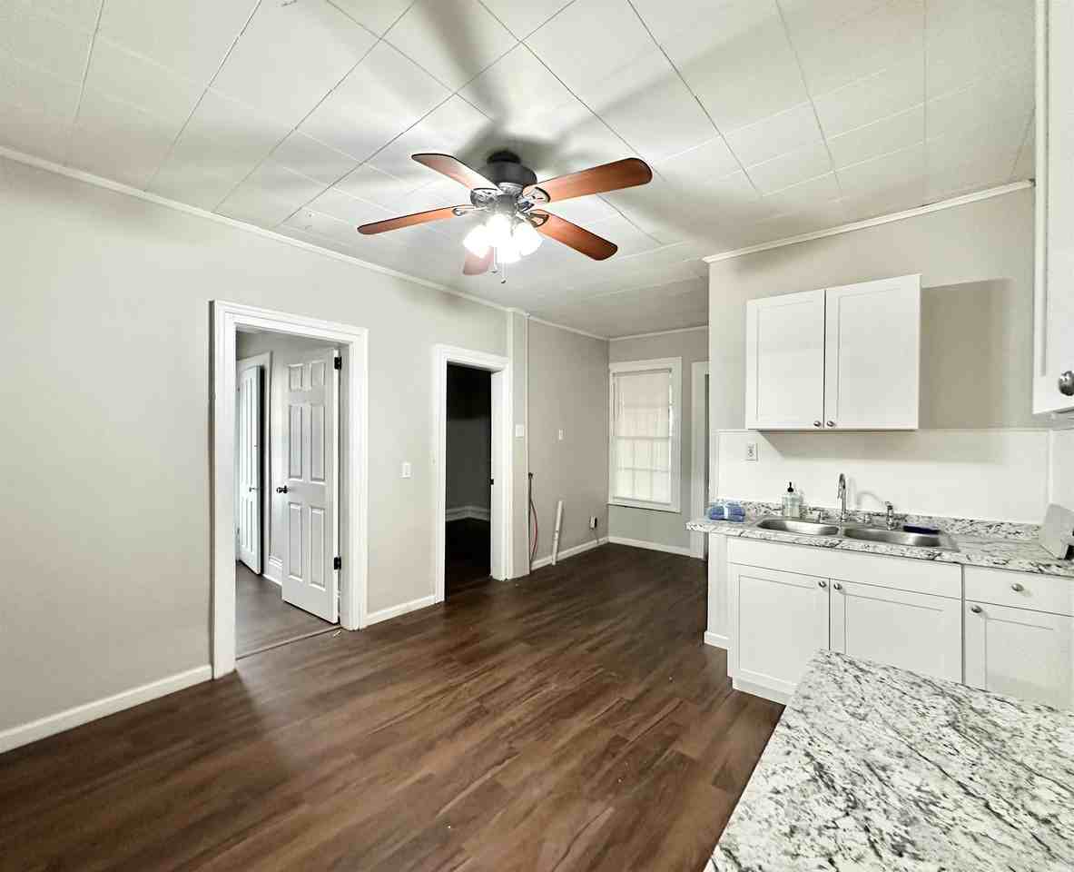 1422 5th Ave #1 - Photo 6 of 9