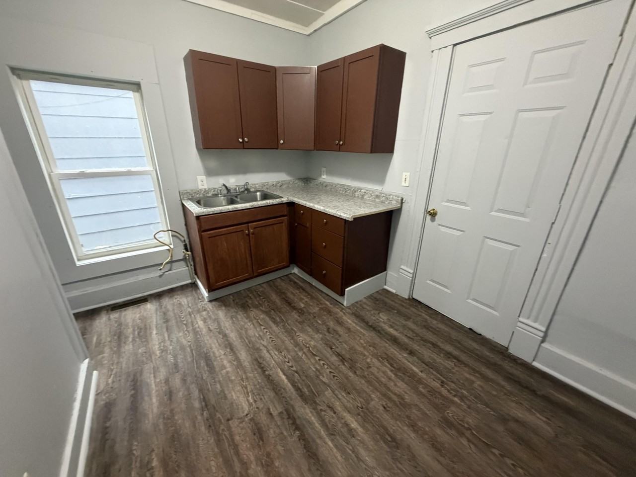 1129 N Jackson St Apt A - Photo 2 of 19