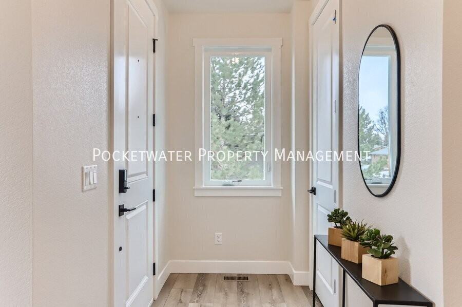 1331 Baker St - Photo 2 of 28