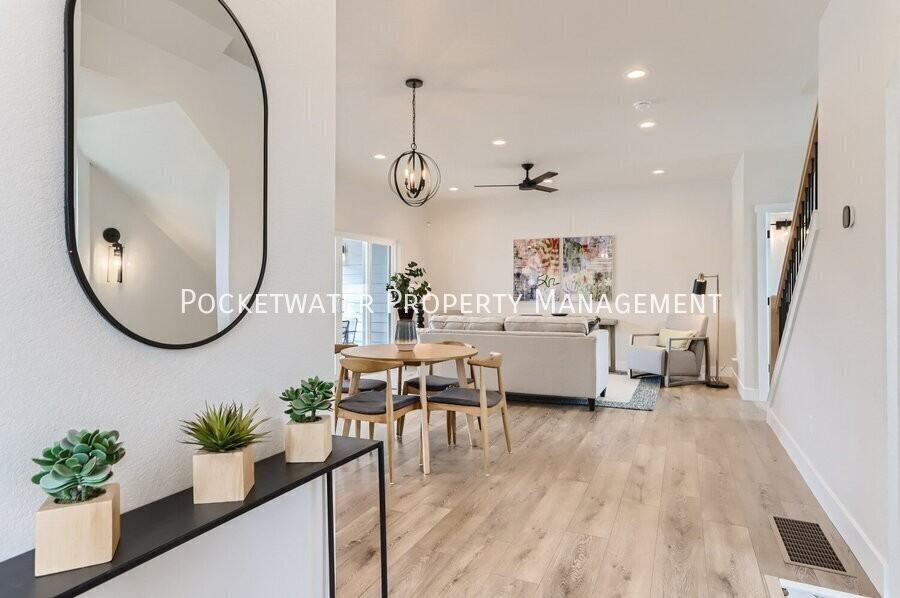 1331 Baker St - Photo 3 of 28