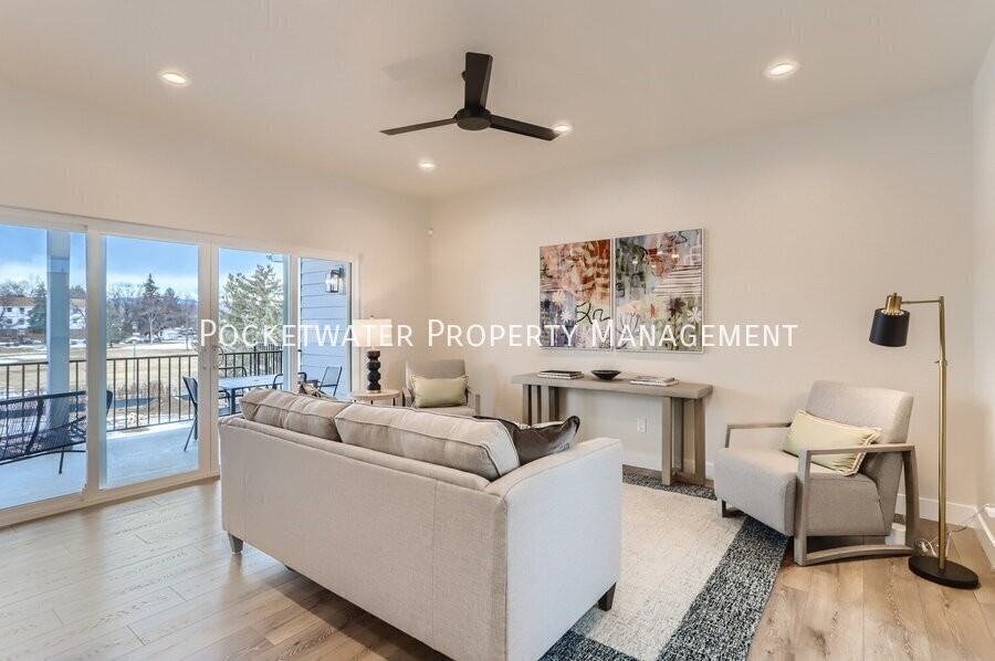 1331 Baker St - Photo 4 of 28