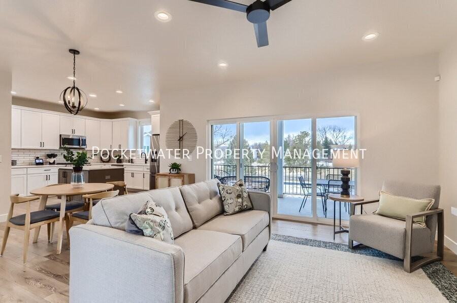 1331 Baker St - Photo 5 of 28