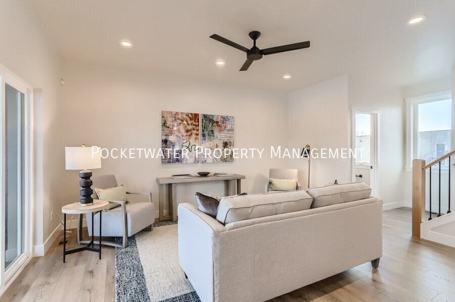 1331 Baker St - Photo 6 of 28