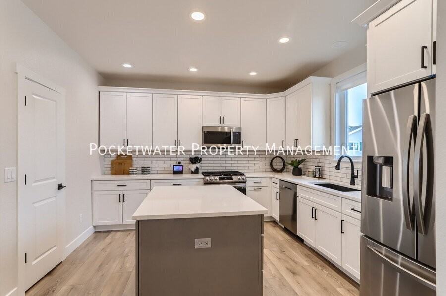 1331 Baker St - Photo 7 of 28