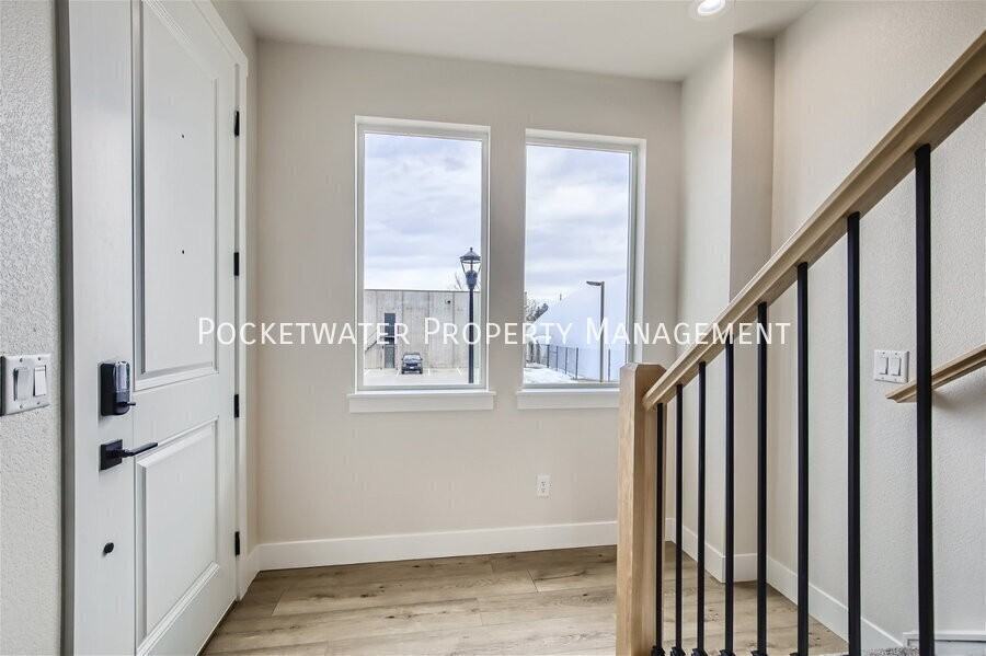 1335 Baker St - Photo 2 of 29