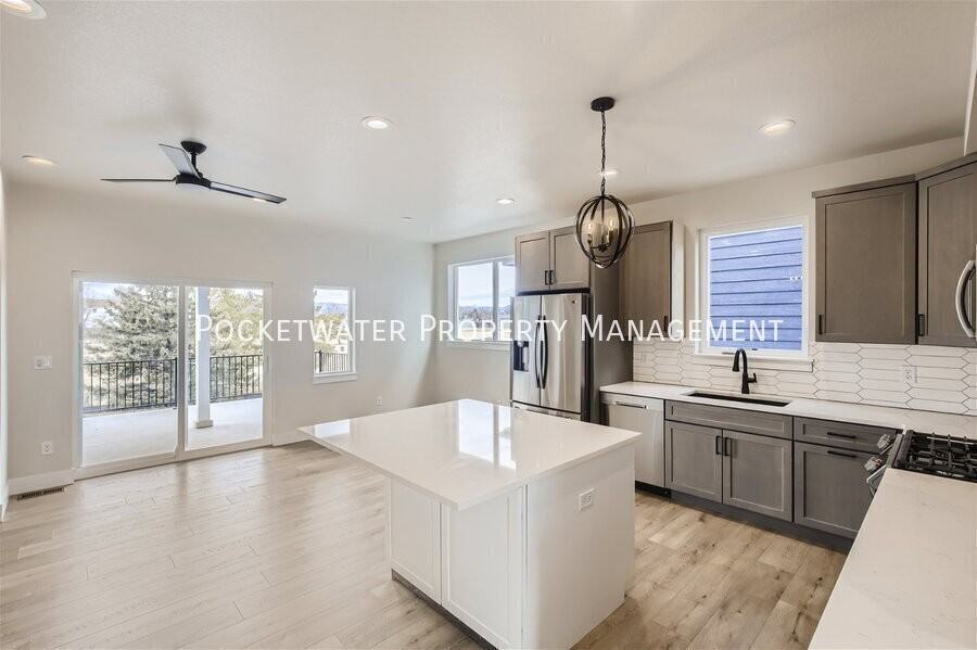 1335 Baker St - Photo 5 of 29