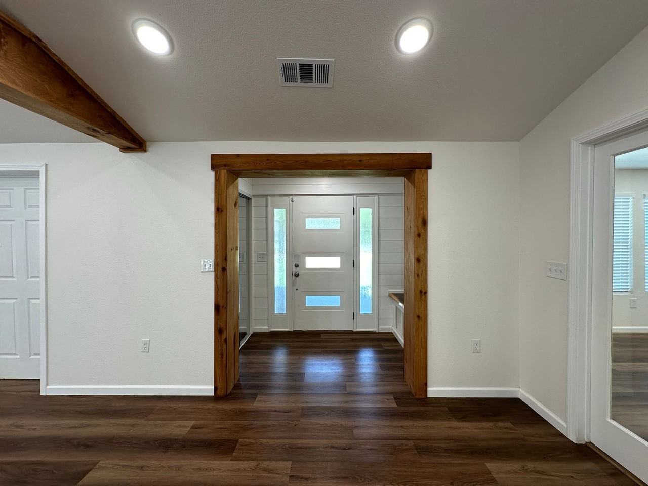 865 N Ulmer St - Photo 4 of 38