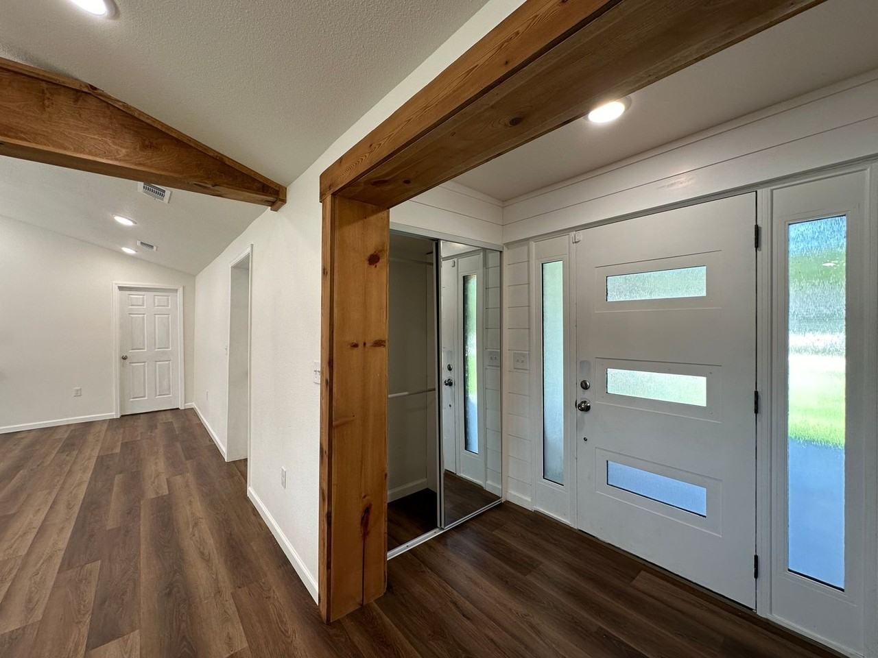 865 N Ulmer St - Photo 5 of 38