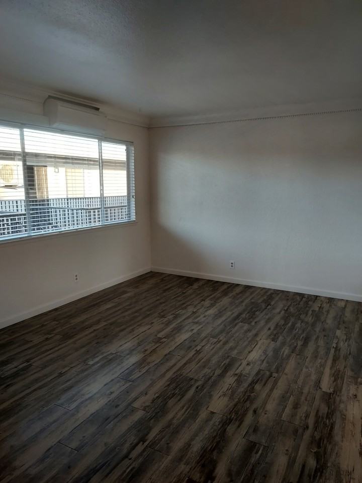 500 King AvenueUnit 25 #25 - Photo 2 of 11