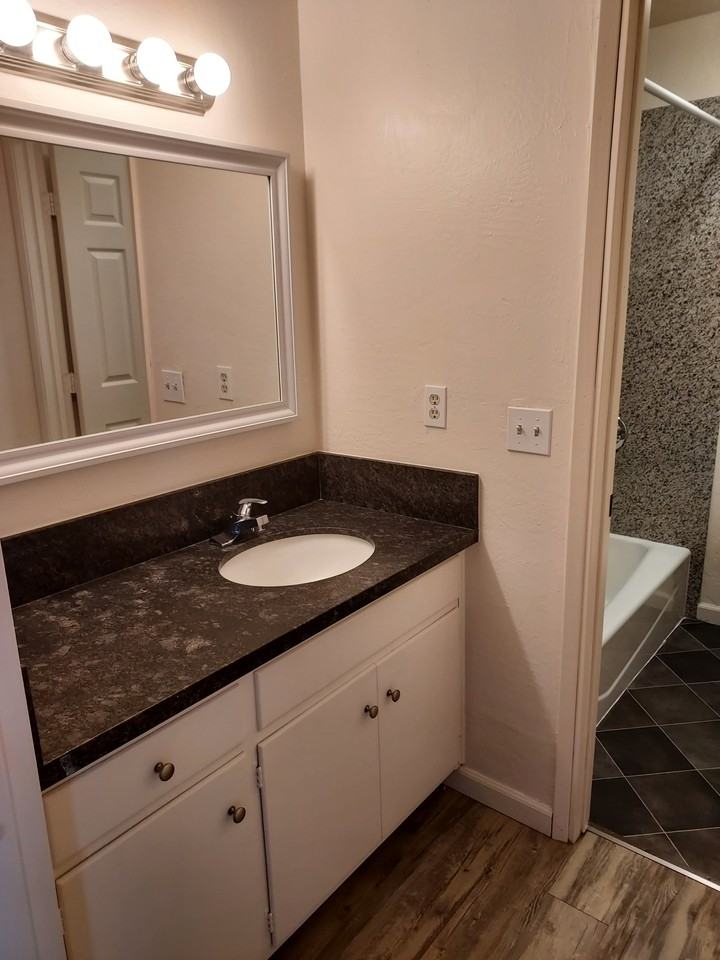 500 King AvenueUnit 25 #25 - Photo 4 of 11