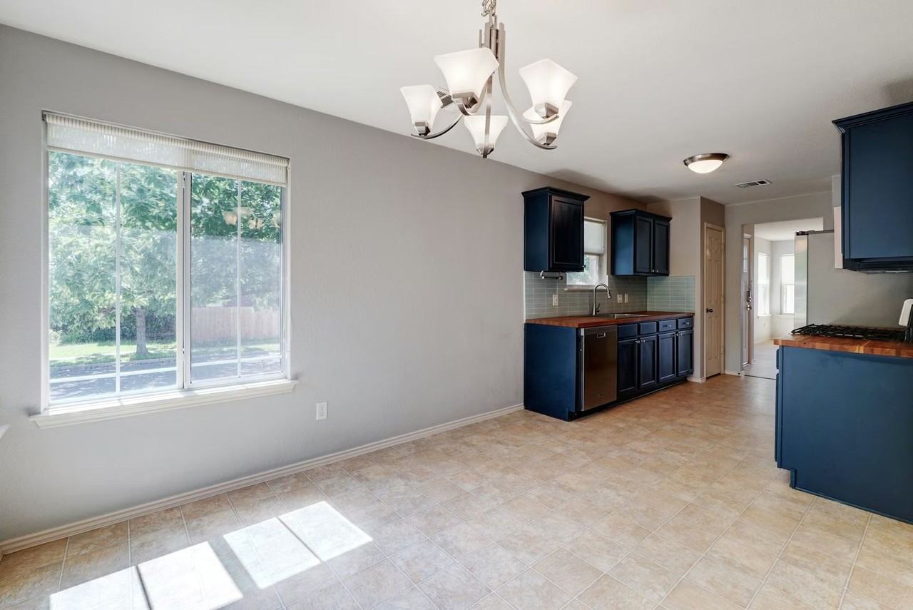 2101 Jesse Owens Dr - Photo 4 of 13