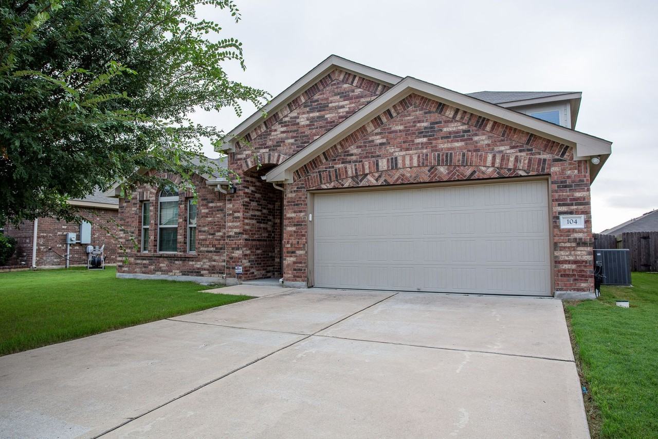 104 Colthorpe Ln - Photo 2 of 31