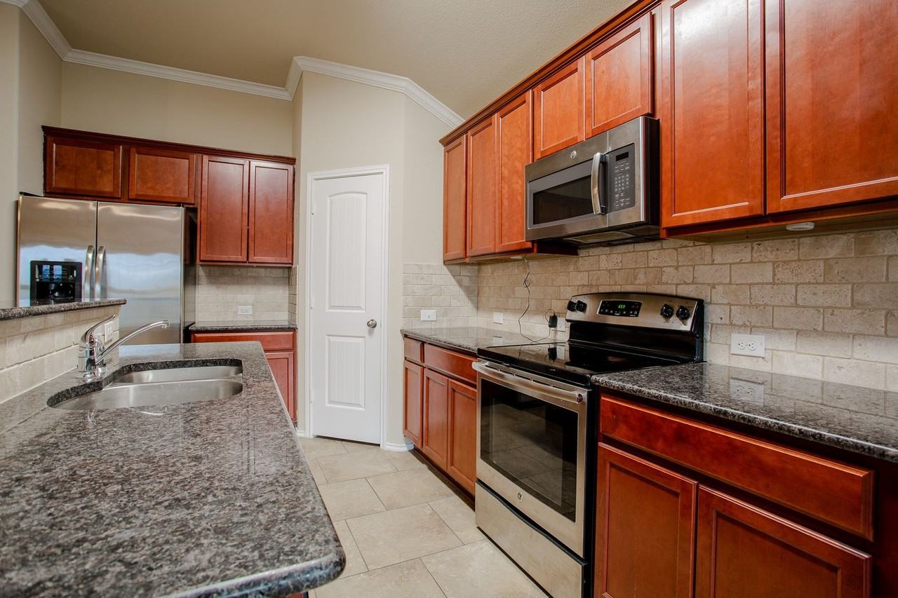 104 Colthorpe Ln - Photo 6 of 31