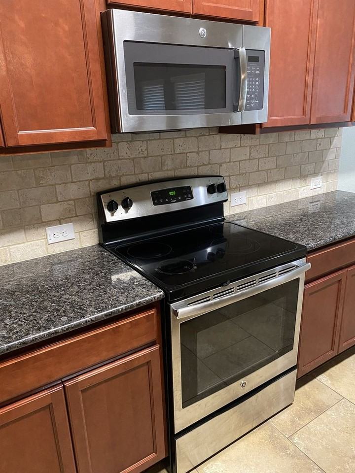 104 Colthorpe Ln - Photo 7 of 31