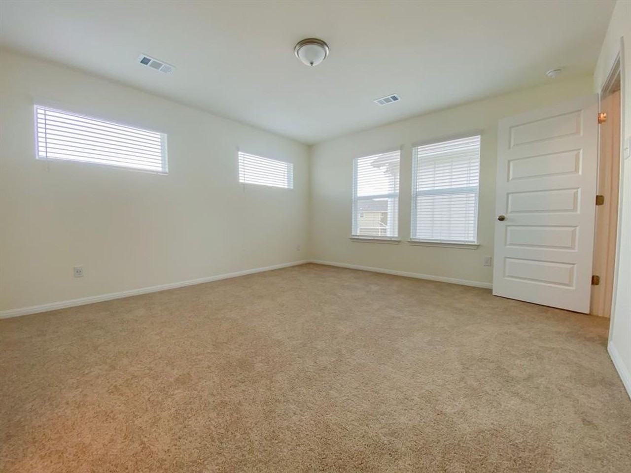 12010 Corsicana Trl - Photo 5 of 33