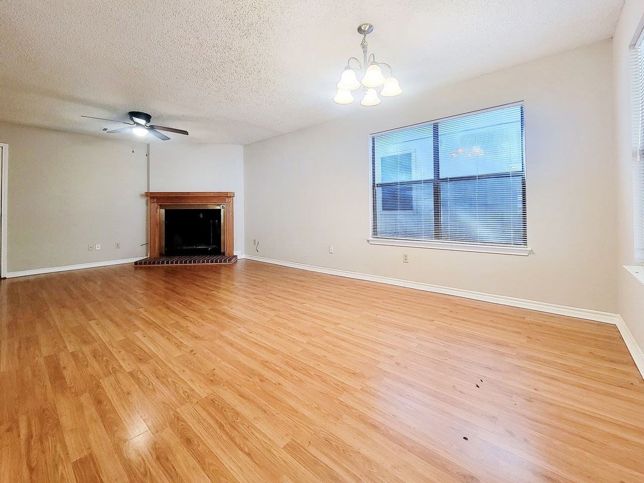 8708 Coastal Dr - Photo 7 of 38