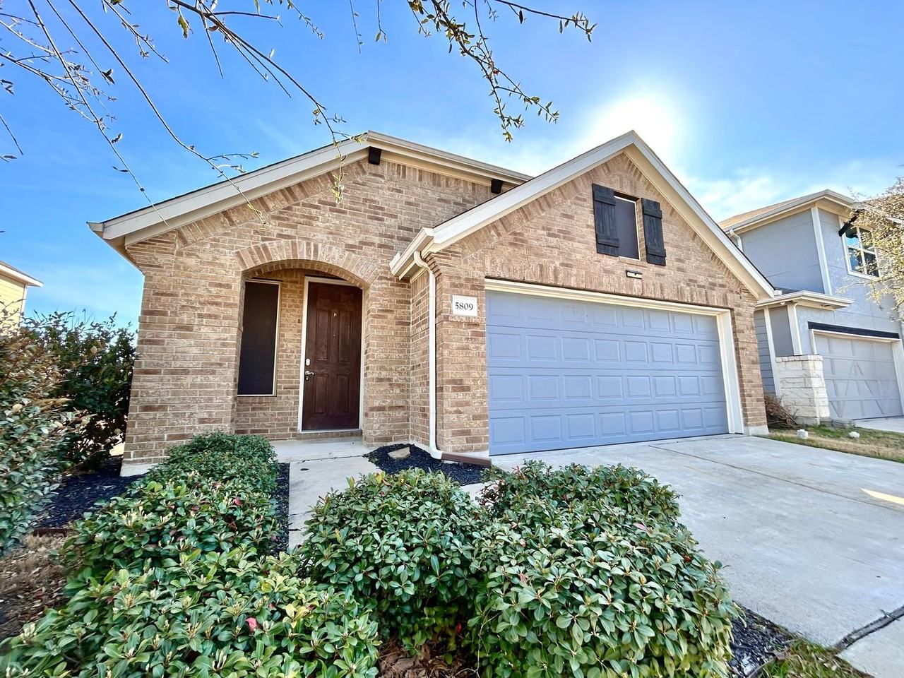 5809 Urbano Bnd - Photo 2 of 29