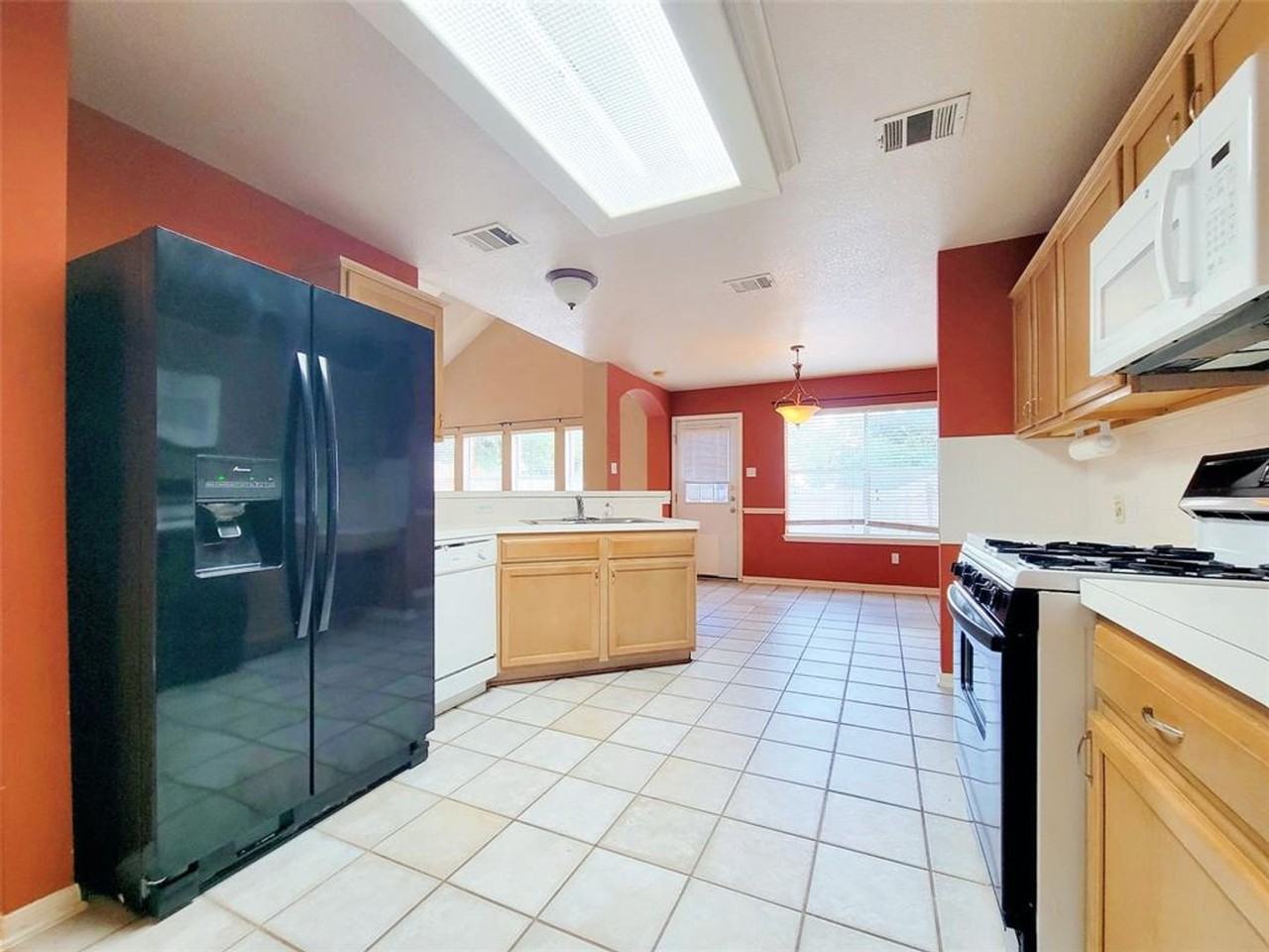 1530 Arusha St - Photo 7 of 28