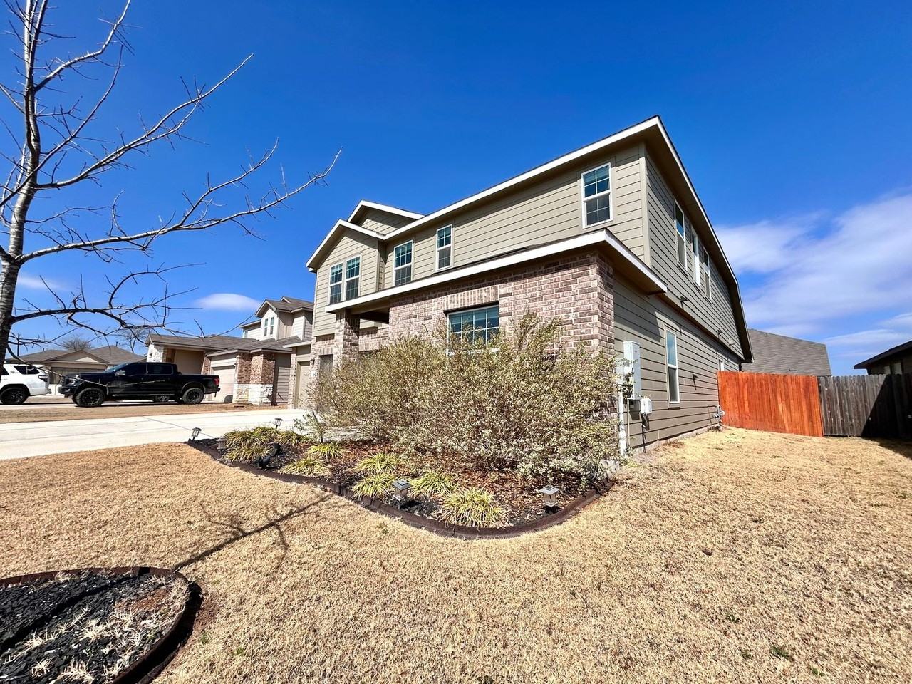 208 Otter Rd - Photo 3 of 37