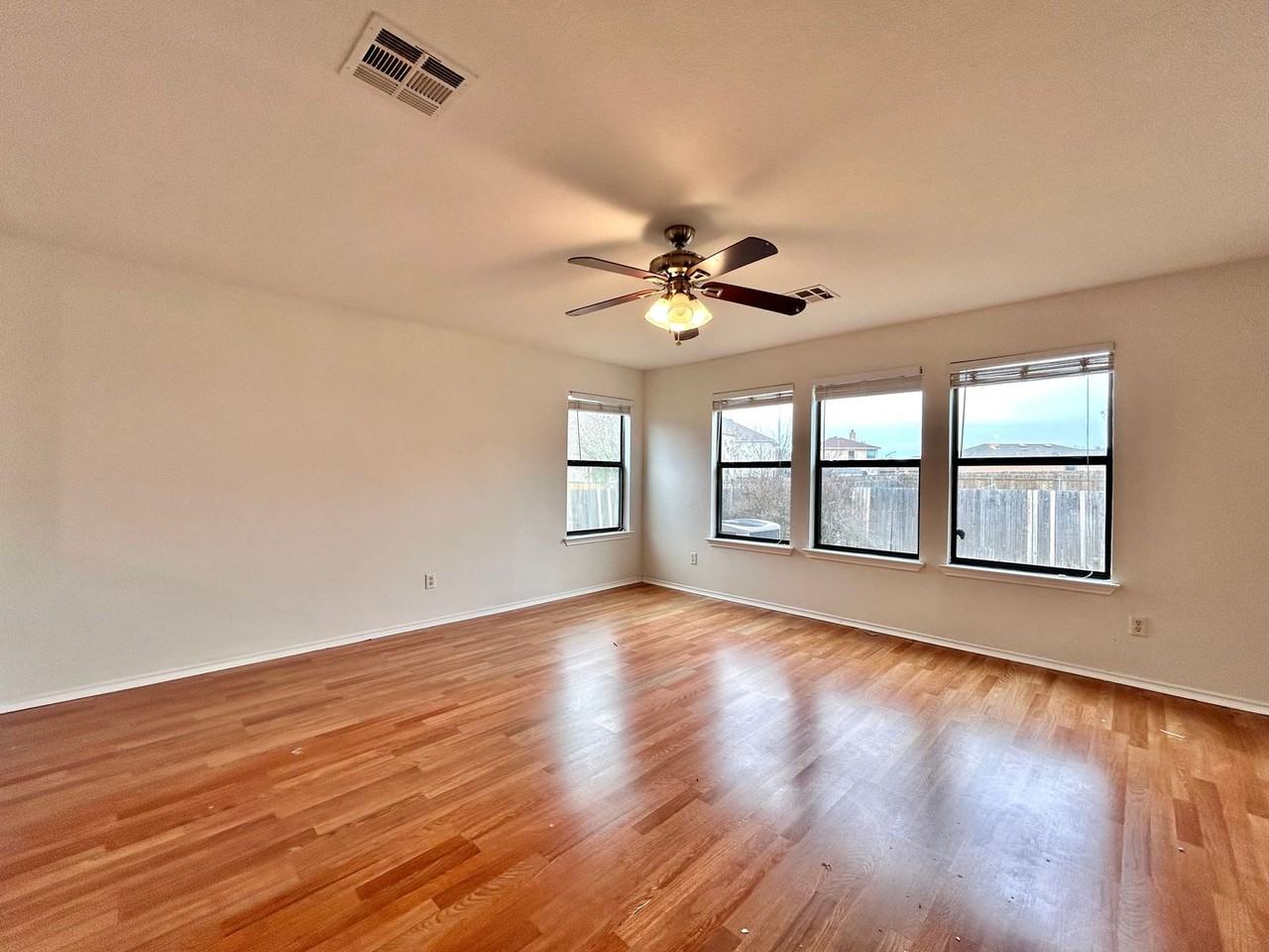 2417 Mccook Dr - Photo 4 of 33