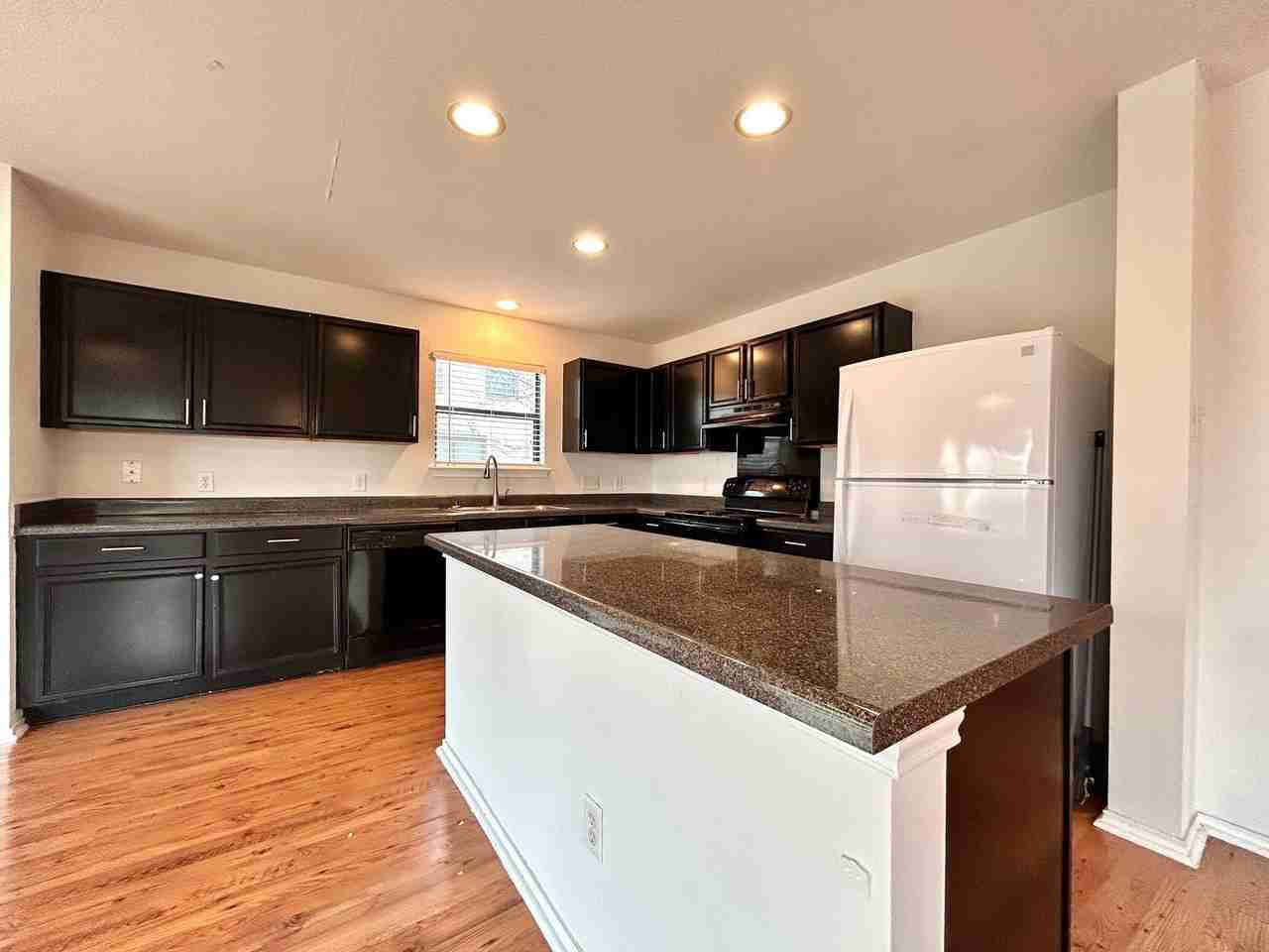 2417 Mccook Dr - Photo 6 of 33