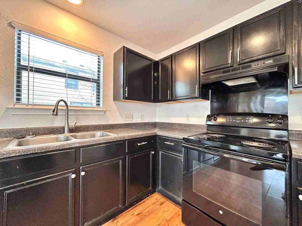 2417 Mccook Dr - Photo 7 of 33