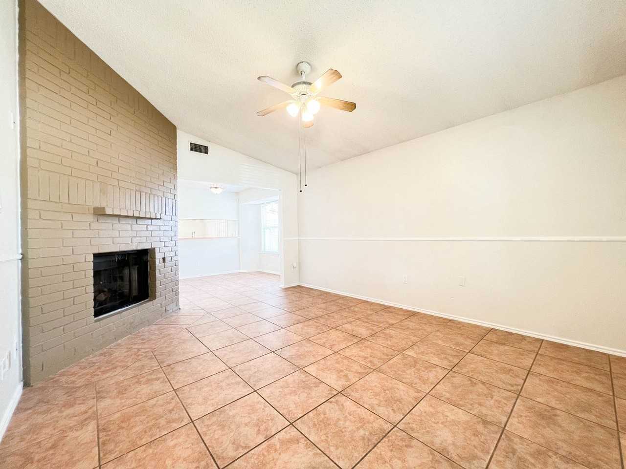 1301 Pitcairn Dr - Photo 4 of 17