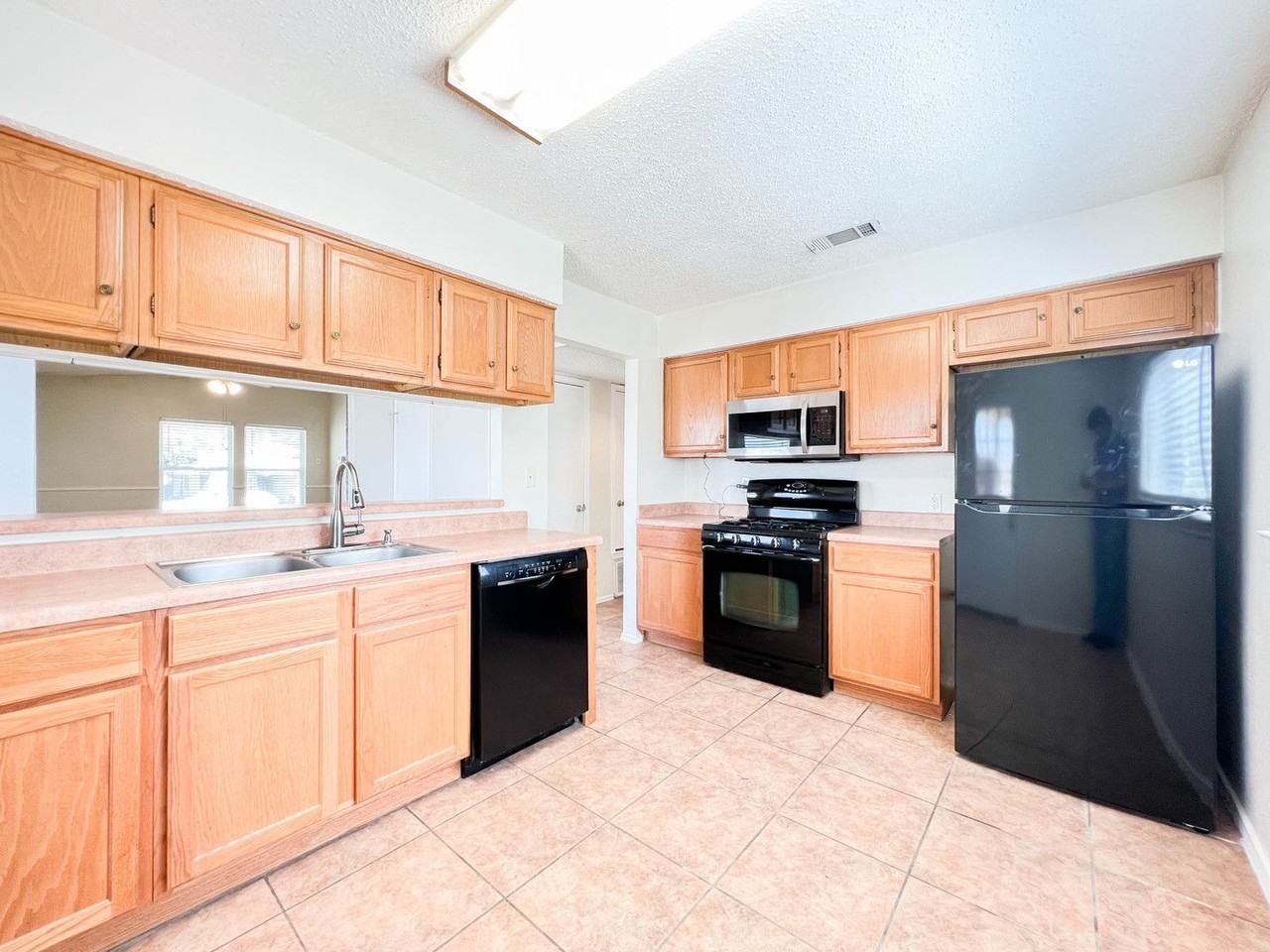 1301 Pitcairn Dr - Photo 7 of 17