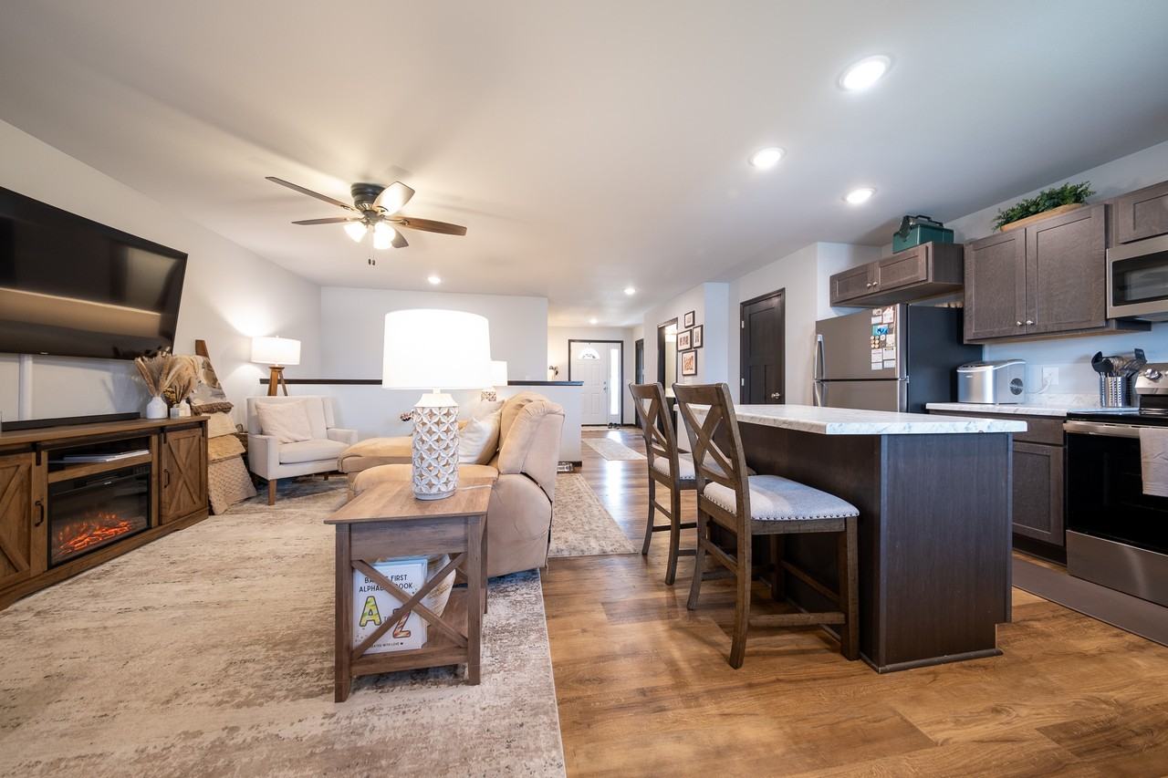 651 4th Circle Dr Se #1 - Photo 3 of 26