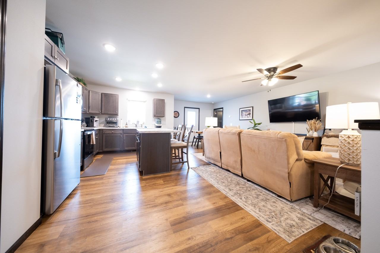 651 4th Circle Dr Se #1 - Photo 5 of 26