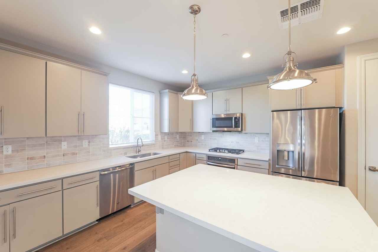 2021 Kingwood Rd - Photo 6 of 30