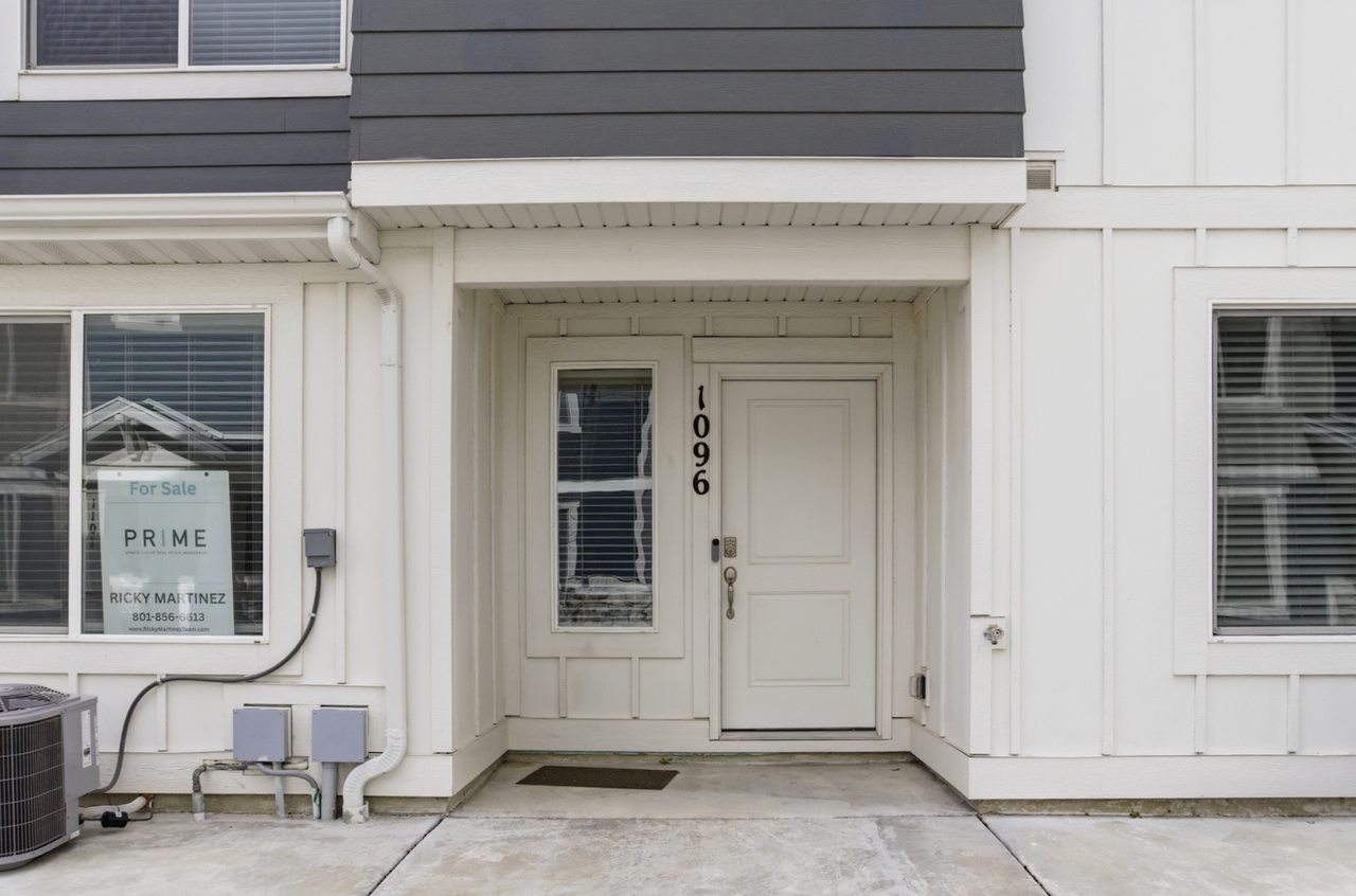 1096 E Quarterdeck Way - Photo 2 of 23