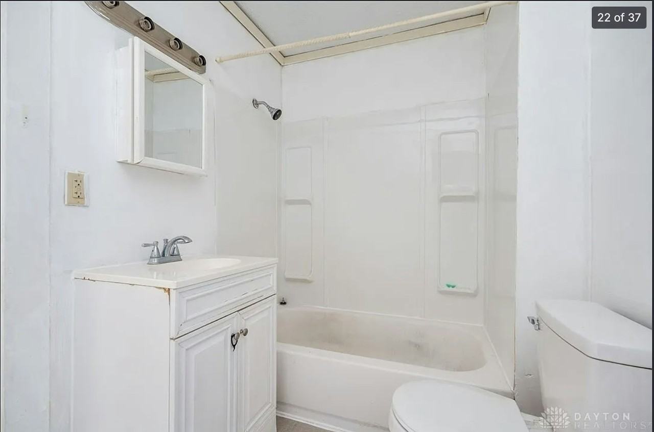 818 Troy Street - Photo 5 of 6