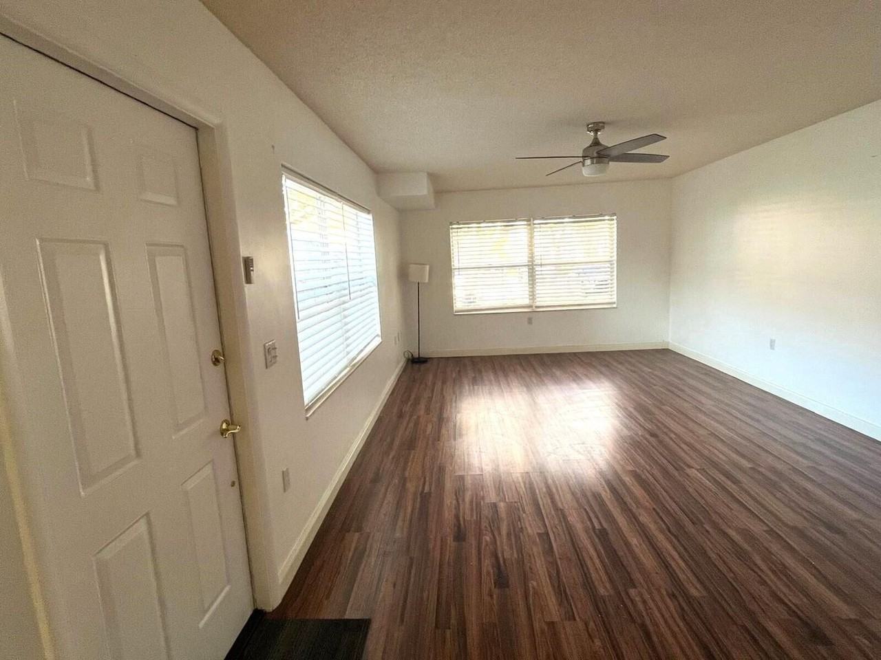 7 Amherst Ct #A - Photo 3 of 16