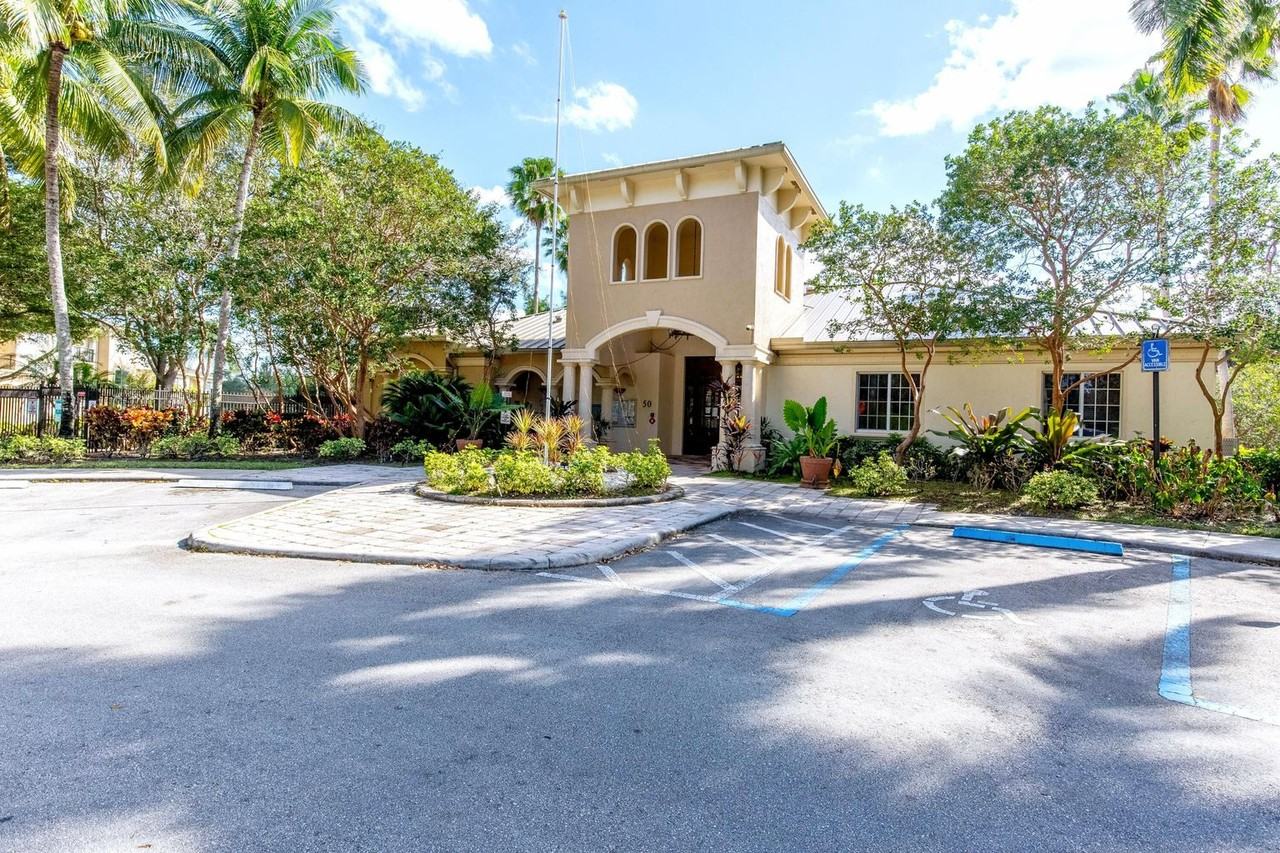 1100 Crestwood Ct S #1110 - Photo 3 of 11