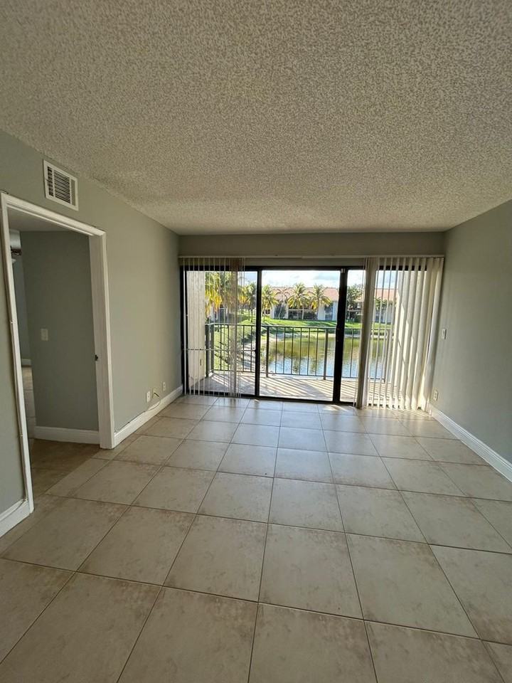 1493 Lake Crystal Dr #F - Photo 3 of 17