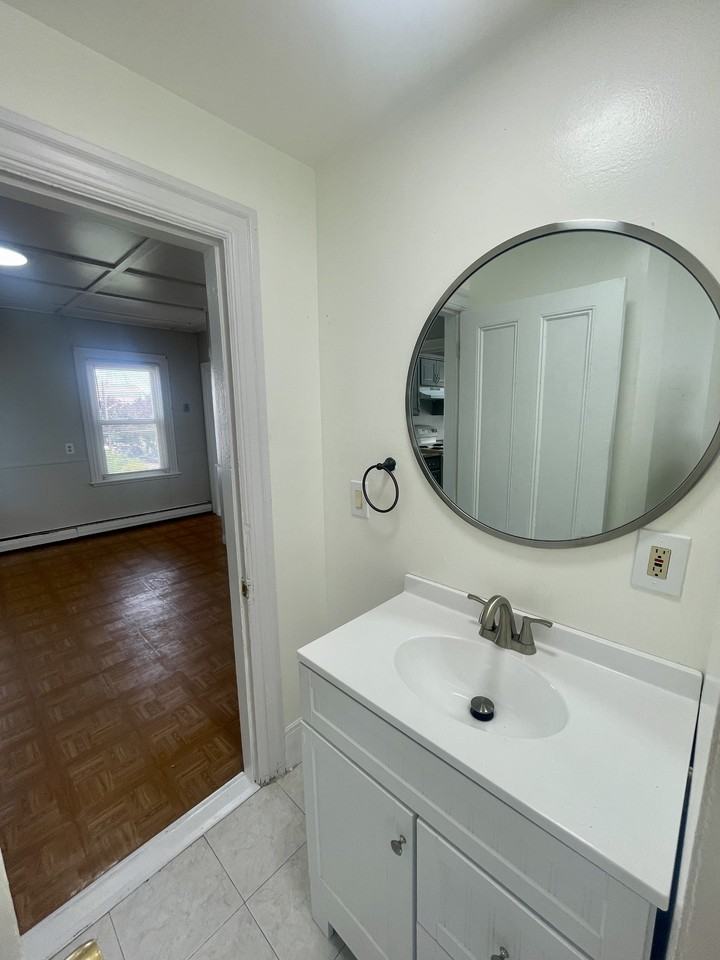 44 Pine St #2 - Photo 4 of 8