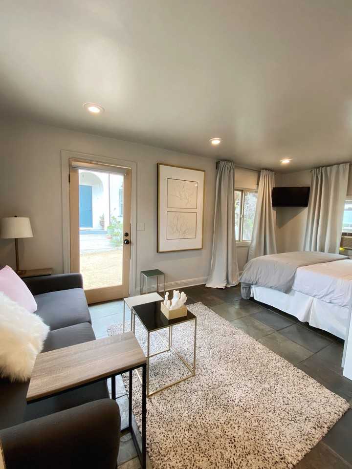 1124 N Hoover St #5 - Photo 4 of 13