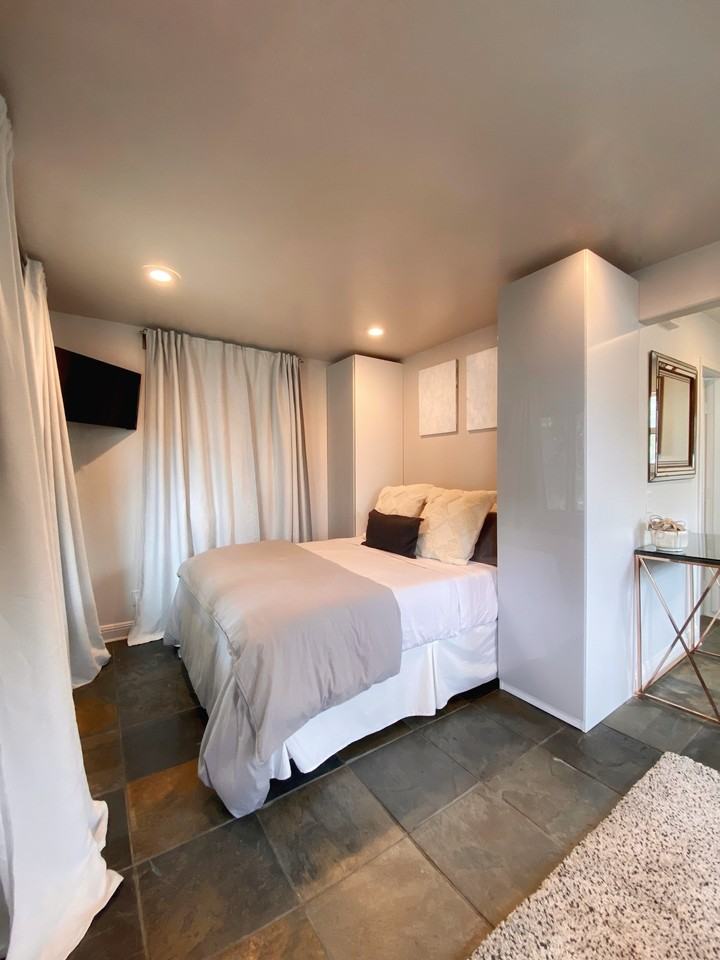 1124 N Hoover St #5 - Photo 5 of 13