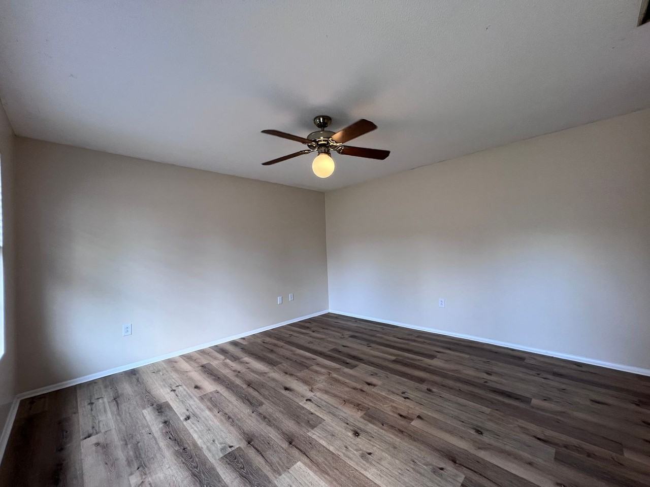 133 Melrose Pl - Photo 3 of 11