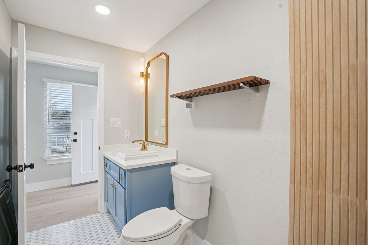 1410A Elliott St - Photo 7 of 11
