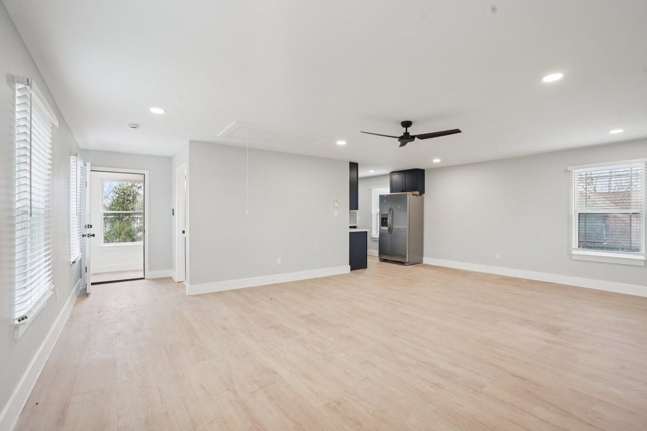 1410A Elliott St - Photo 2 of 11