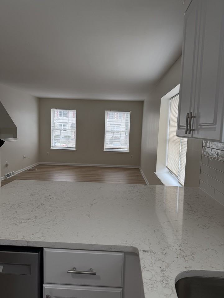 84 Franklin Dr #1 - Photo 4 of 16