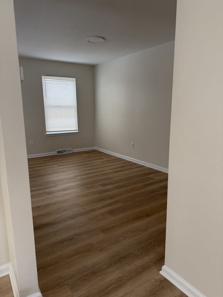 84 Franklin Dr #1 - Photo 5 of 16